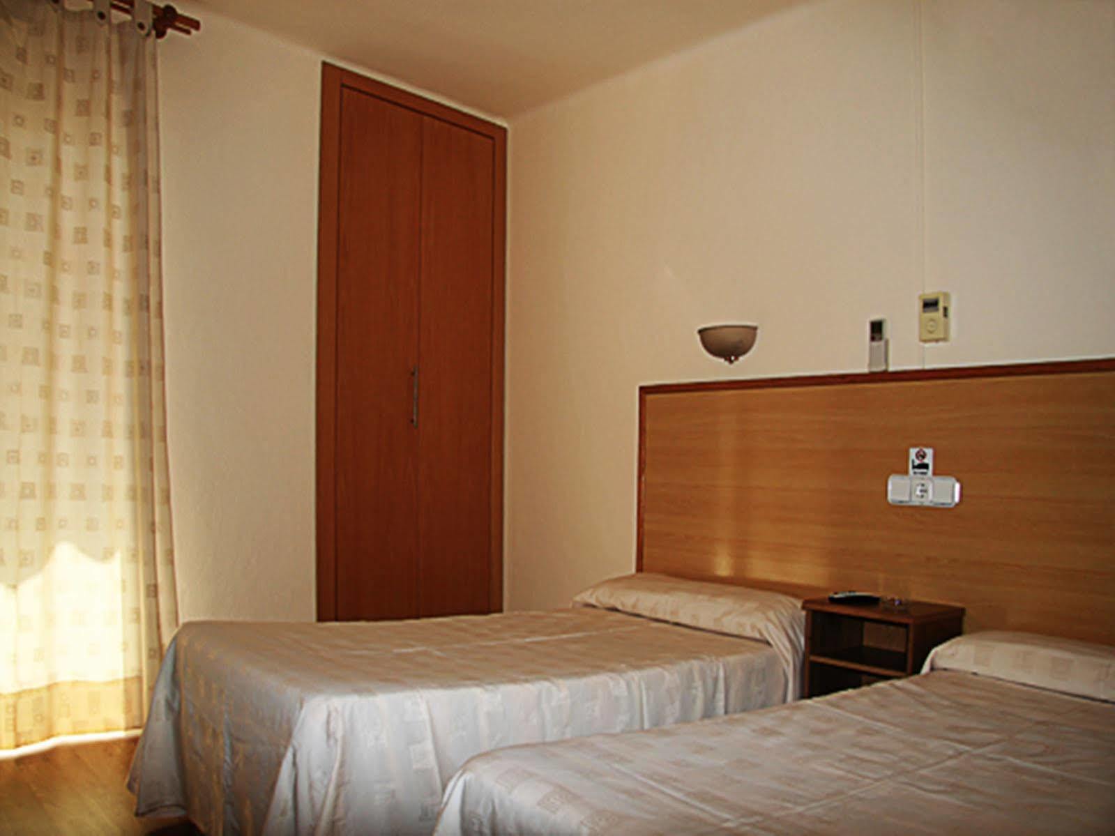 ホテル オスタル レジデンシア ヨーロッパ プニコ イビサ・タウン エクステリア 写真